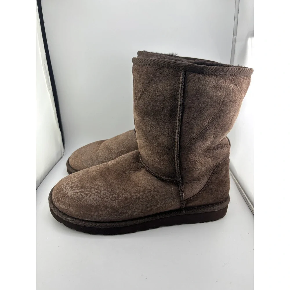 UGG Australia Classic Short 5825 Chocolate Brown Sheepskin Boots Womens 9